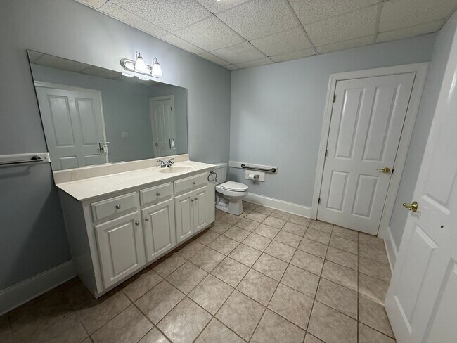 Building Photo - 785 Glenwood Dr