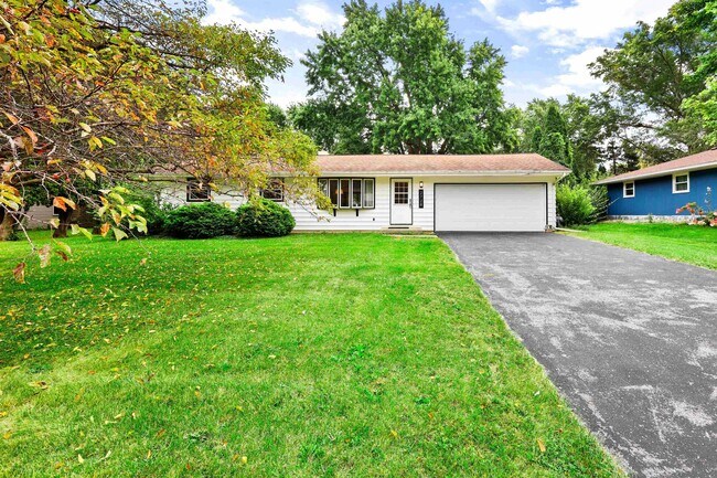 Building Photo - 2728 Florann Dr