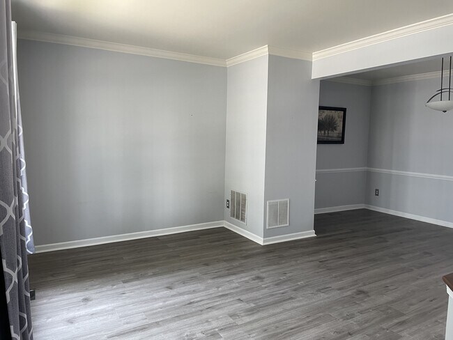 Building Photo - 2068 Lockwood Dr