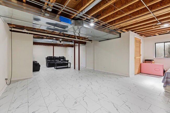 Building Photo - 9 Lake Plumleigh Ct