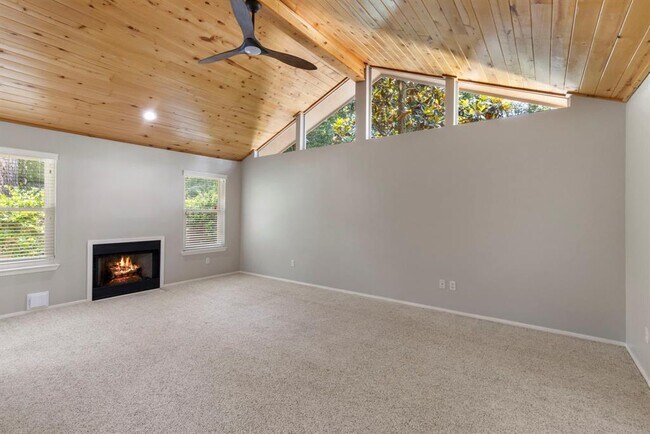 Building Photo - 21 Riverbank Dr