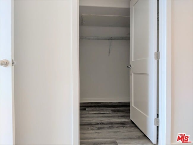 Building Photo - 5143 White Oak Ave