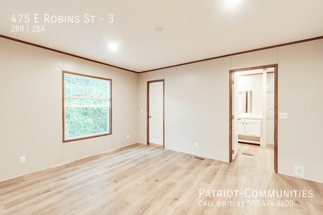 Building Photo - 475 E Robins St