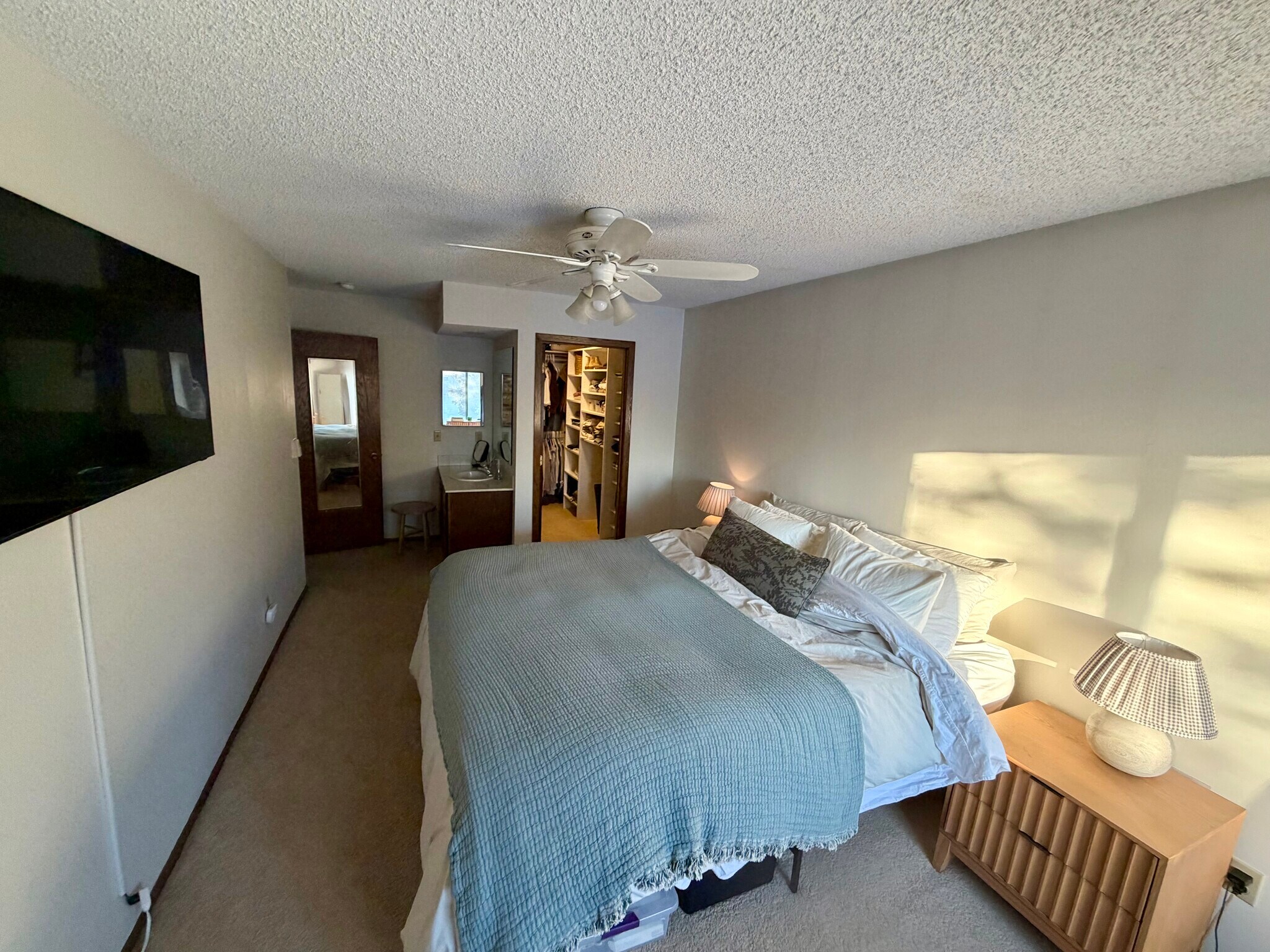 Building Photo - 3720 Independence Ave S