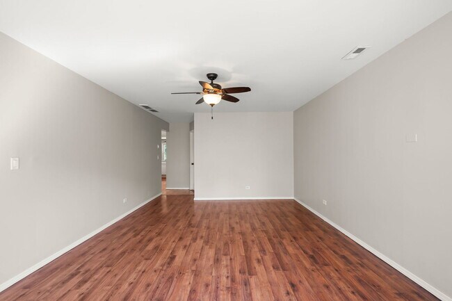 Building Photo - 519 Hillside Dr