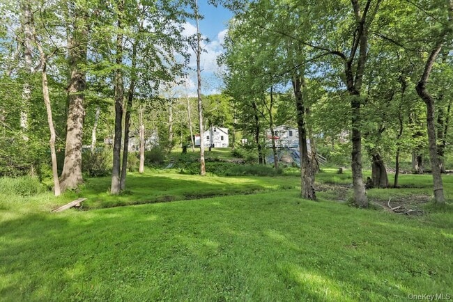 Building Photo - 65 Greenwood Dr