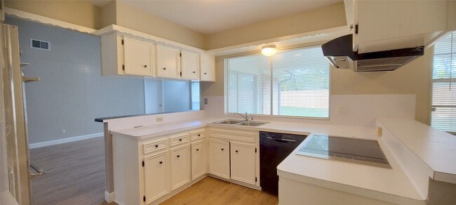 Building Photo - 10635 Tenneta Dr