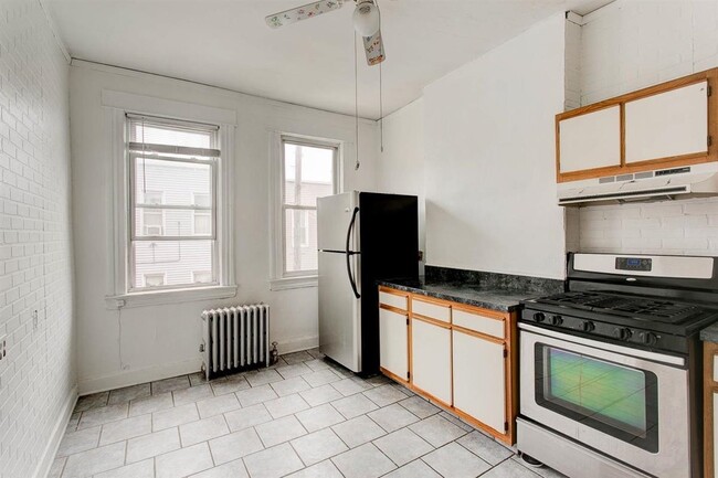 Building Photo - 1115 28th St