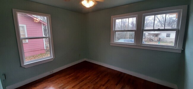 Building Photo - 1301 W Vine Ave