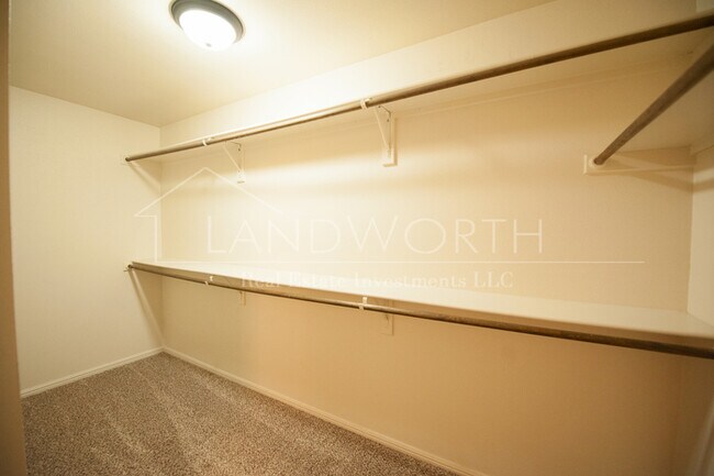 Building Photo - 3 bed 2 bath Beautiful Property