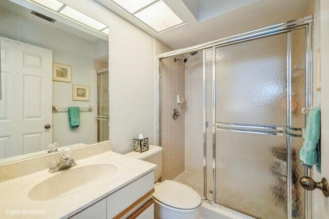 Building Photo - 7485 SE Jamestown Terrace