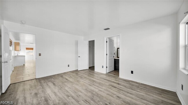 Building Photo - 918 Acroft Ave