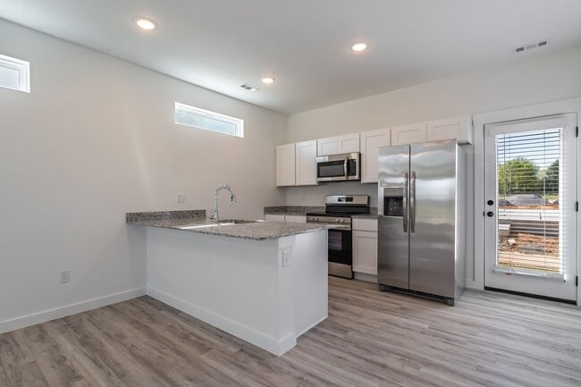 Building Photo - Newer 3BR Centerton Gem: Modern Living with Lawn Care Included!
