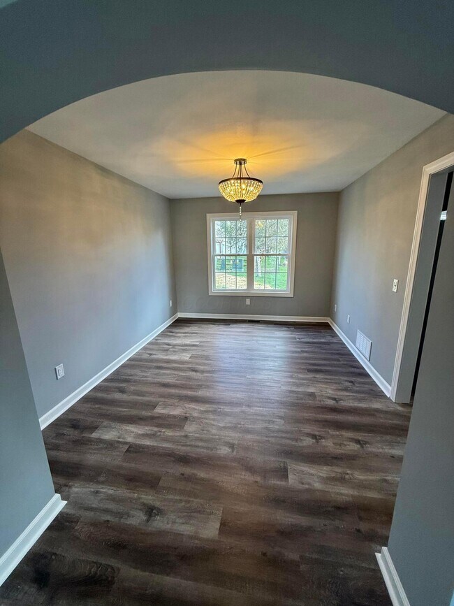 Building Photo - 9465 Santa Clara Cir