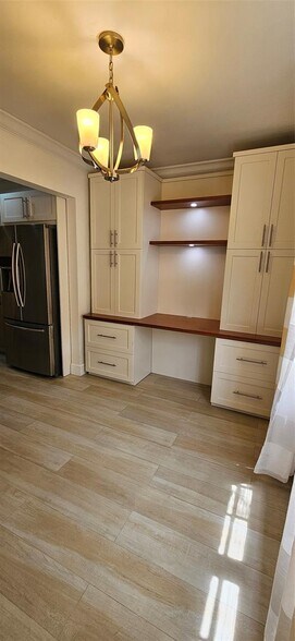 Building Photo - 917 NE 16th Ave