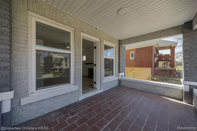 A private porch - 1975 Gladstone St