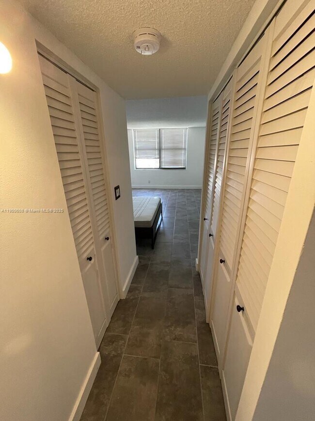 Building Photo - 18151 NE 31st Ct