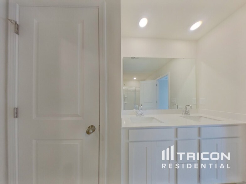 Building Photo - 4058 Rustling Grass Trl