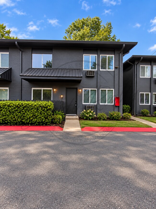 Building Photo - 550 Harding Pl