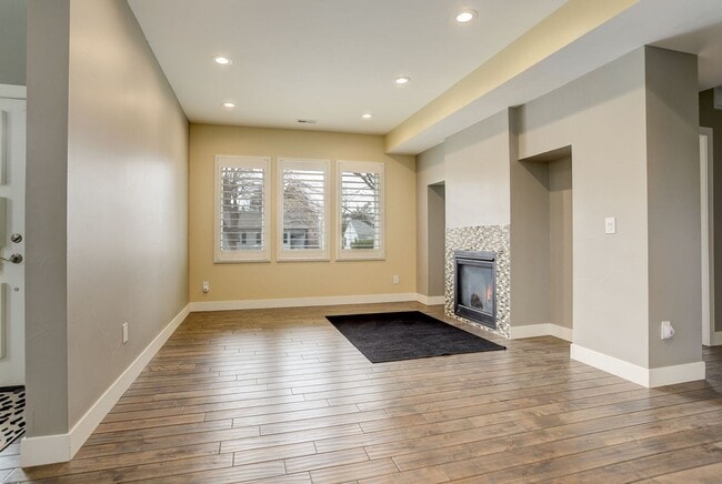 Building Photo - 4 Bedroom 3 Bath With Tons of Character Ne...