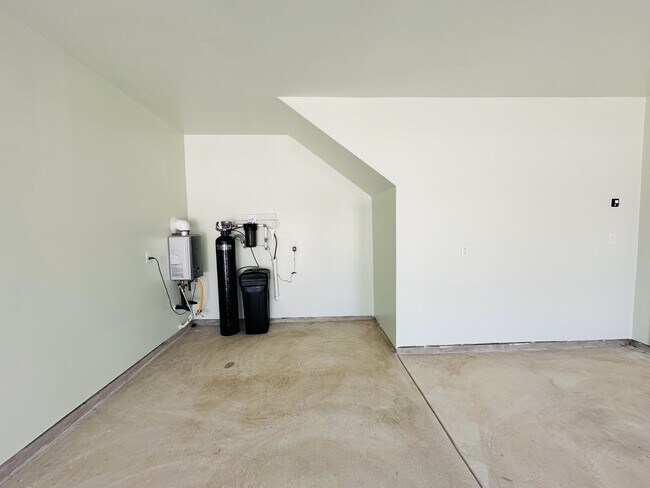Building Photo - 612 Rustic Grv