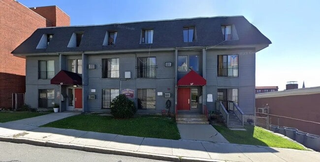 Primary Photo - 37 Blossom St