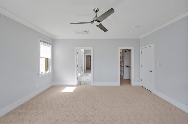 Building Photo - 1820 Park Dr