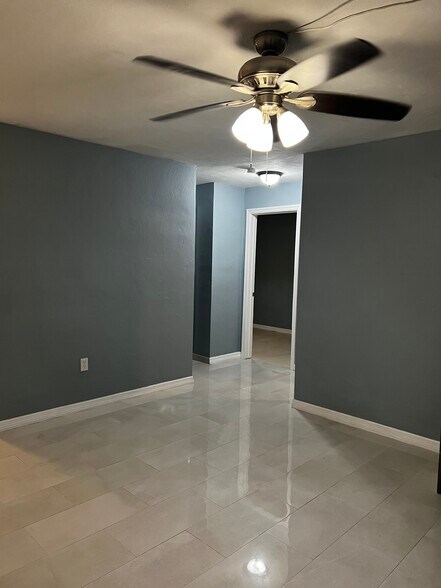 Building Photo - 4641 Myrtle Ln