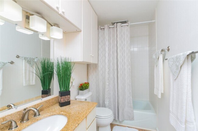 Building Photo - Upgraded 3 bed 2 bath condo in Kailua Town, 2 covered parking