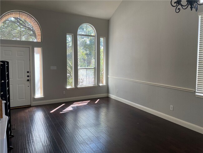 Building Photo - 3610 Eagles Nest St