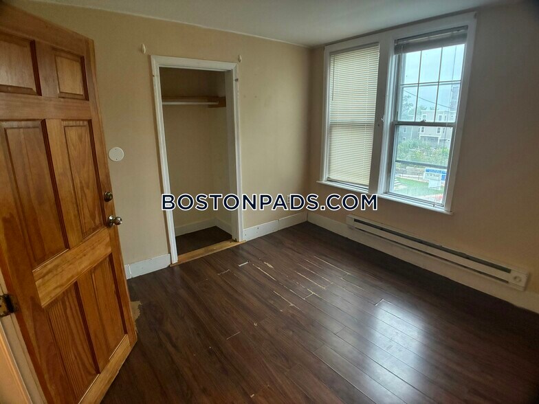 Building Photo - 739 Parker St