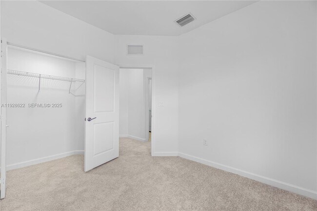 Building Photo - 2498 SE 25th Ct