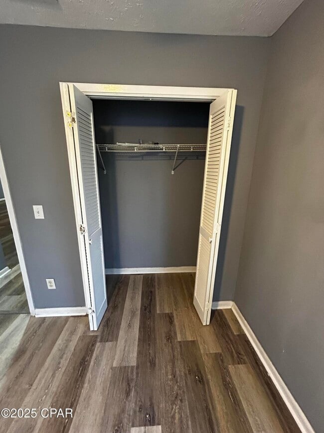 Building Photo - 1007 11th Ct