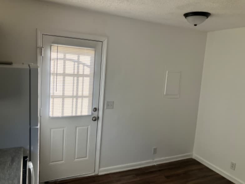 Building Photo - 2835 Vista Ln