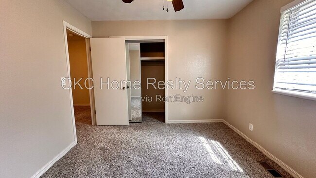 Building Photo - 6316 N Drexel Blvd