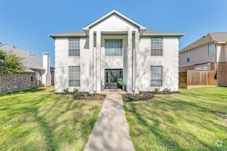 Building Photo - 1620 Greenway Dr