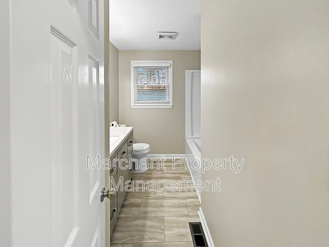 Building Photo - 105 Sexton St