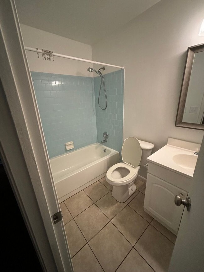 Building Photo - FOR RENT 3 Bed 2 bath home