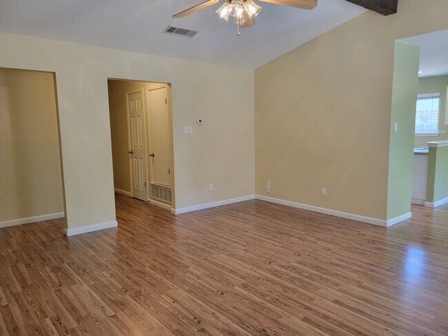 Building Photo - 3BD/2BA Home close to shopping and Ft. Hood in Harker Heights!