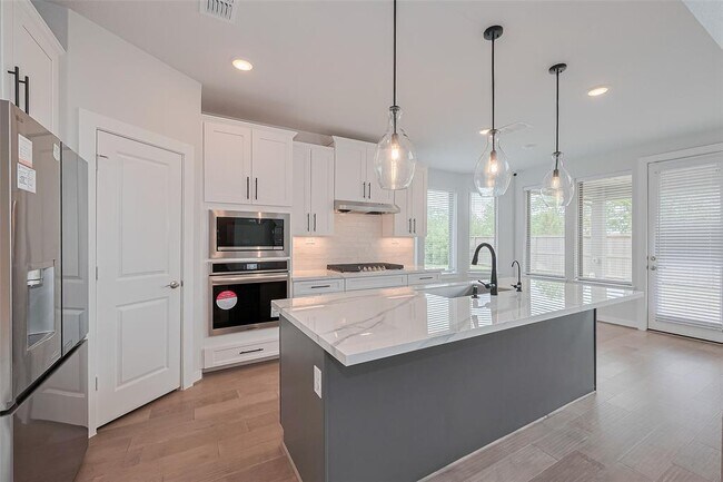 Building Photo - 307 Roselle Leaf Dr