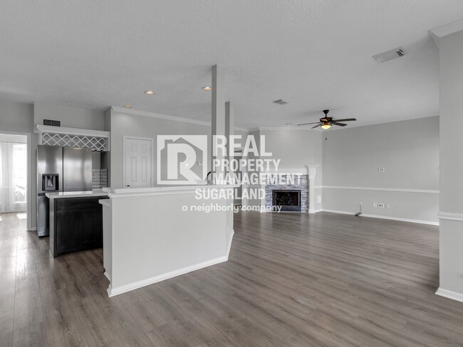 Building Photo - Executive Living in the Heart of Sugar Land