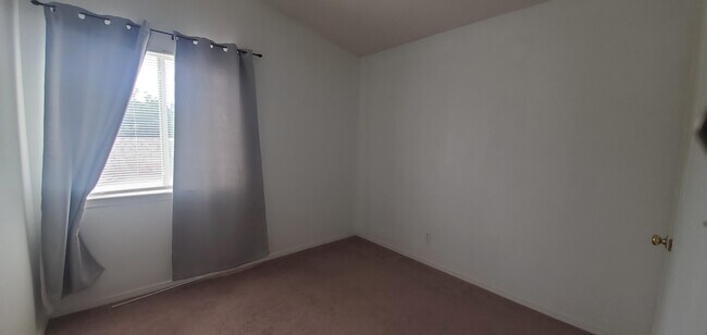 Building Photo - 3400 Tierra Cromo Rd