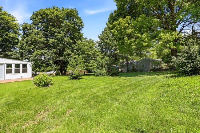 Building Photo - Charming 4-bedroom, 1.5-bath home available now