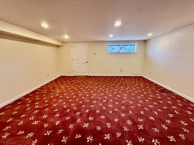 Building Photo - RARELY Offered completely RENOVATED PACKER PARK 3 Bedroom/2.5 Bath HOME w/ Central AC-HARDWOOD Fl...