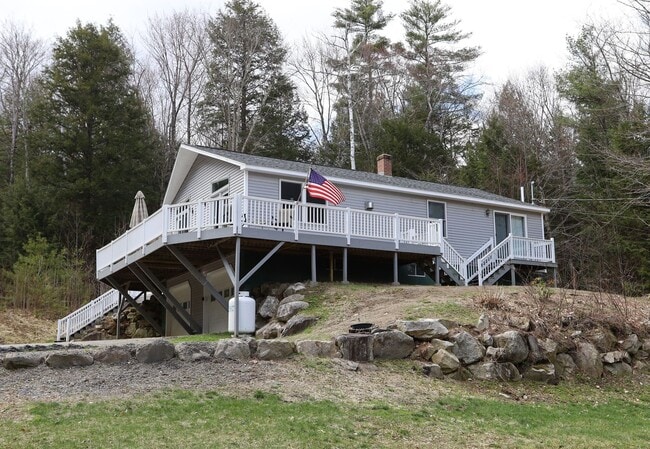 Building Photo - FURNISHED 3 Bed Winter Seasonal Great Location! Available 11/1/26 - $2395/mo