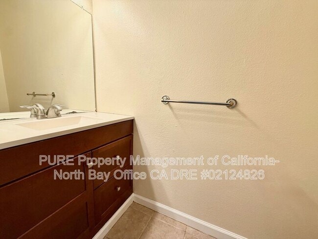 Building Photo - 687 Racquet Club Cir