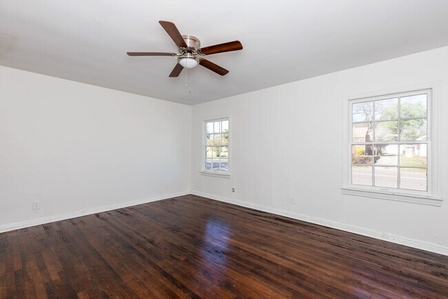 Building Photo - 1830DUPLEX