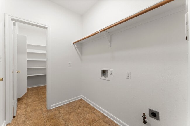 Building Photo - 235 Doncaster