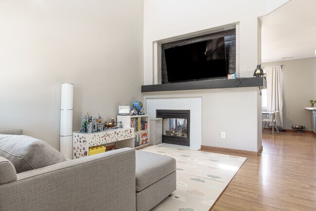 Building Photo - Beautifully updated rental on Pony Gulch