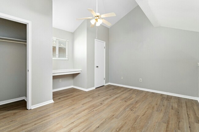 Building Photo - 1176 Oregon Ave